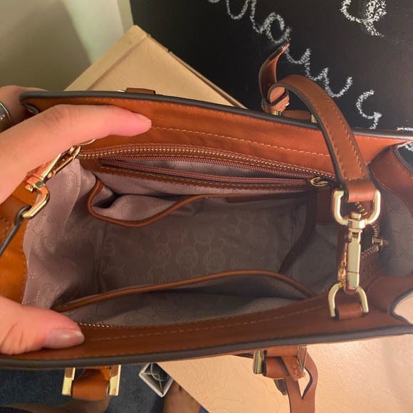 Michael Kors small handbag - Picture 2 of 3